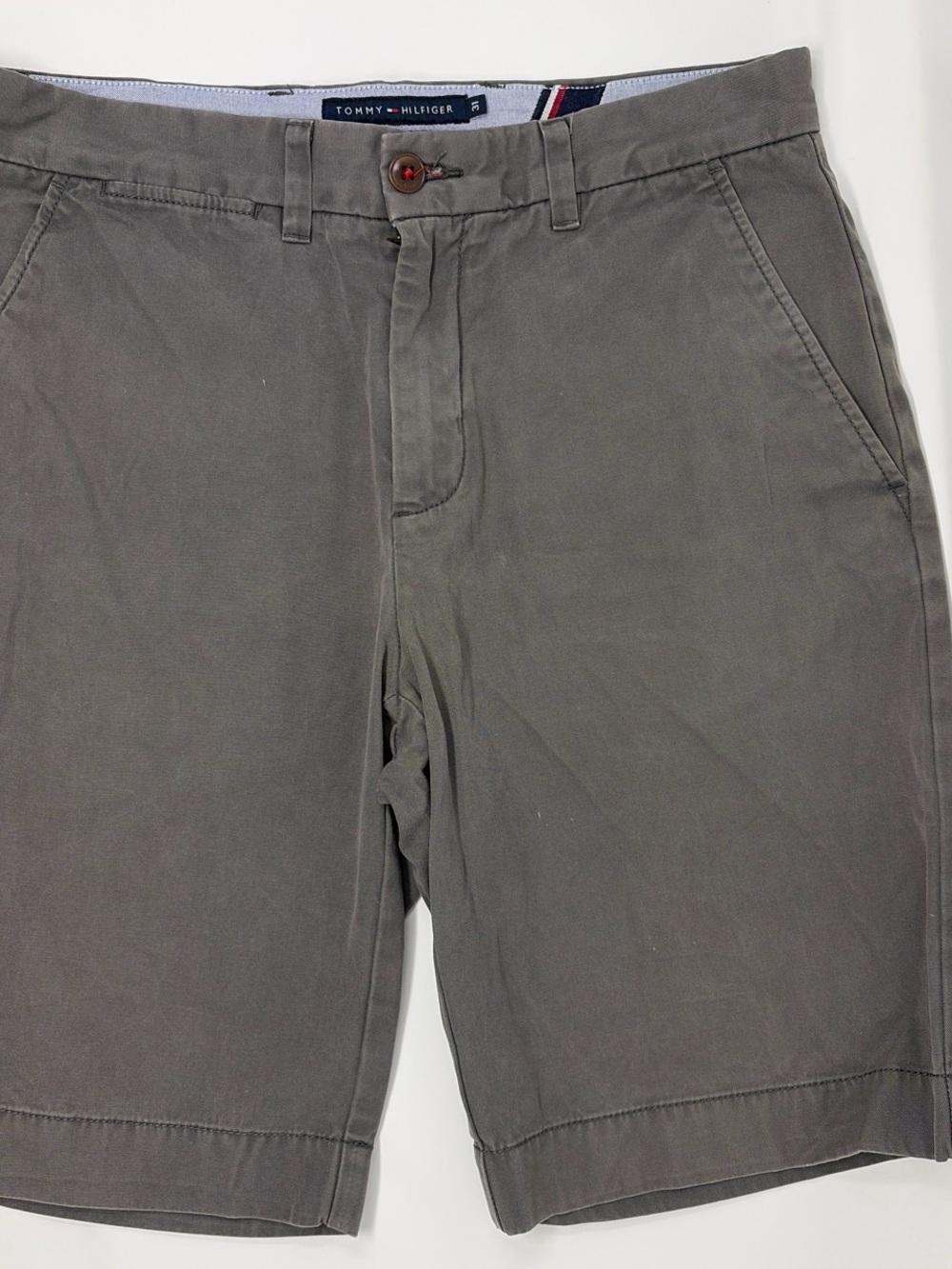 TOMMY HILFIGER Men Gray Bermuda Sz 31 gently pre owned